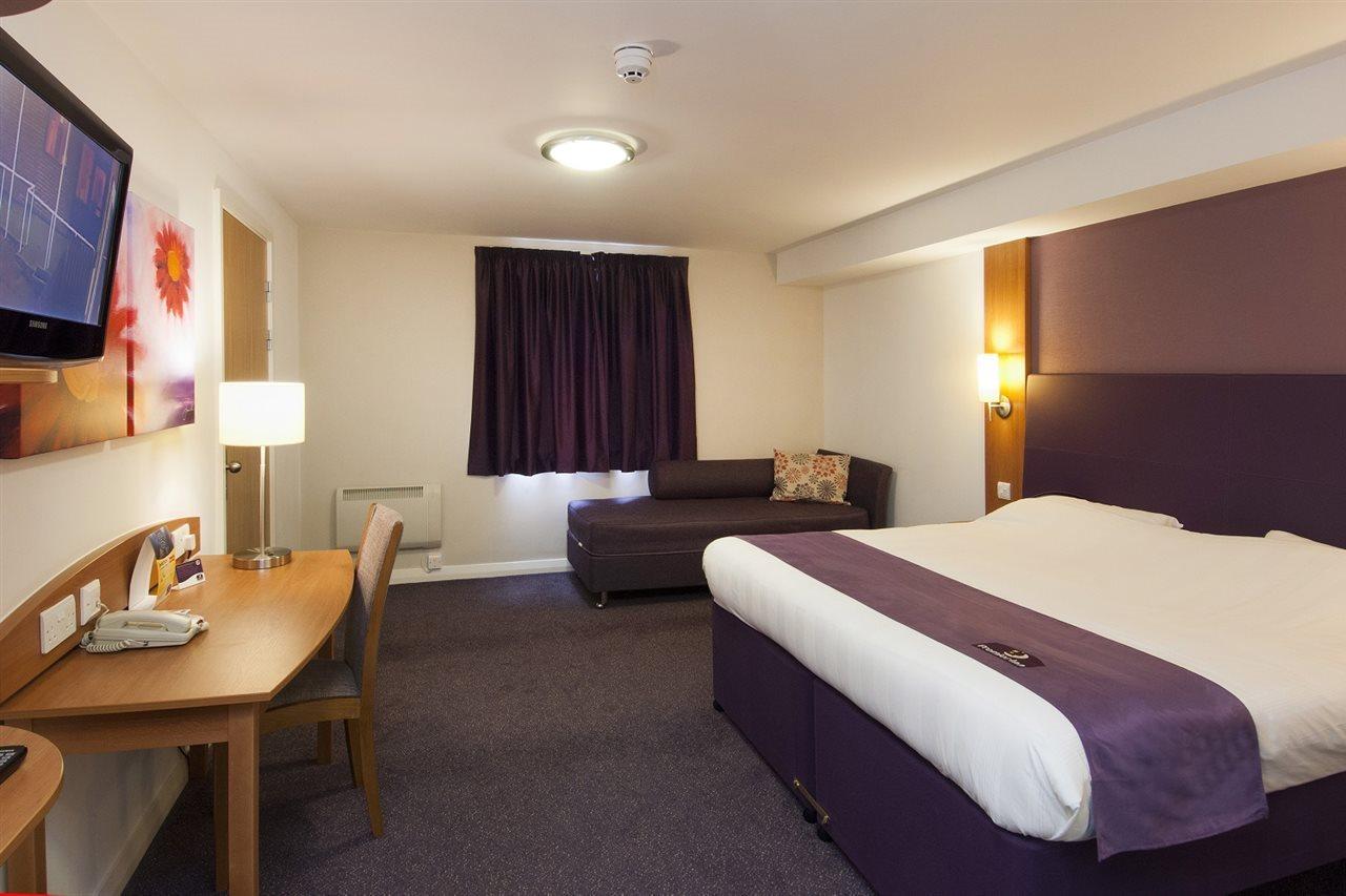 Premier Inn Premier Inn Silverstone Syresham Exterior photo