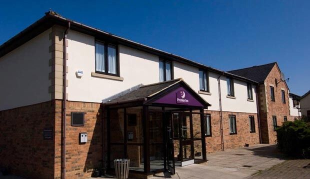 Premier Inn Premier Inn Silverstone Syresham Exterior photo